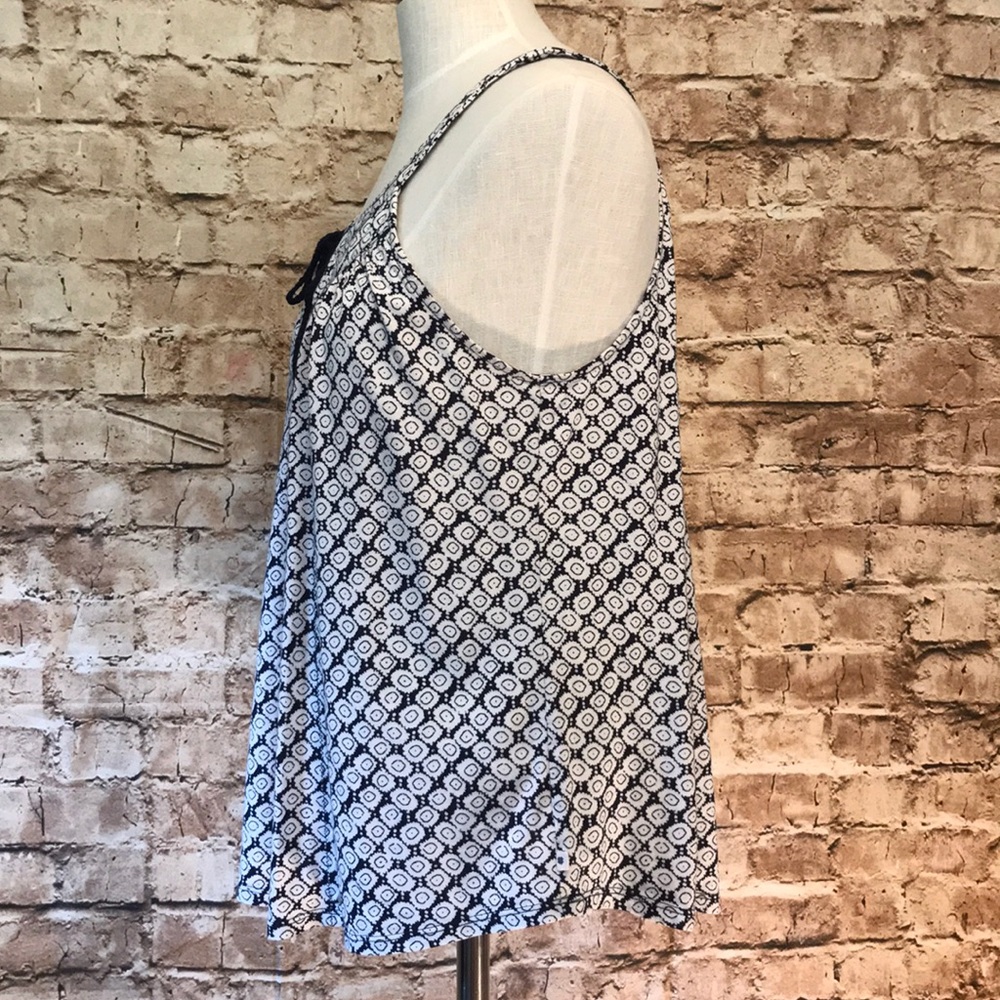 Like new Lucky Brand top - Picture 5 of 8